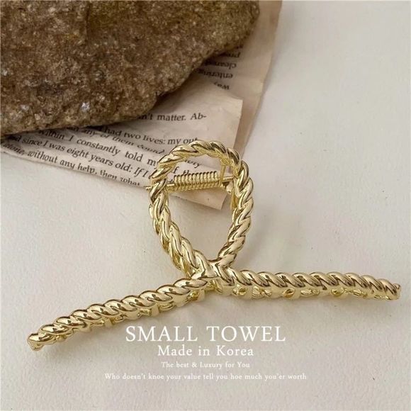 Accessories - Gold metal twist Updo Hair Minimalistic Cute hair claw clip